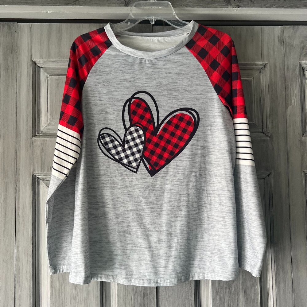 Buffalo Plaid Heart Gray Long Sleeve Top Size M